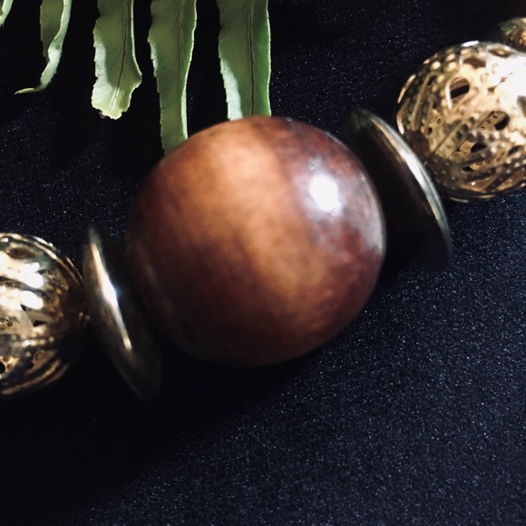 Set of wooden beaded necklace and earrings!🙌🏻 - Picture 3 of 7